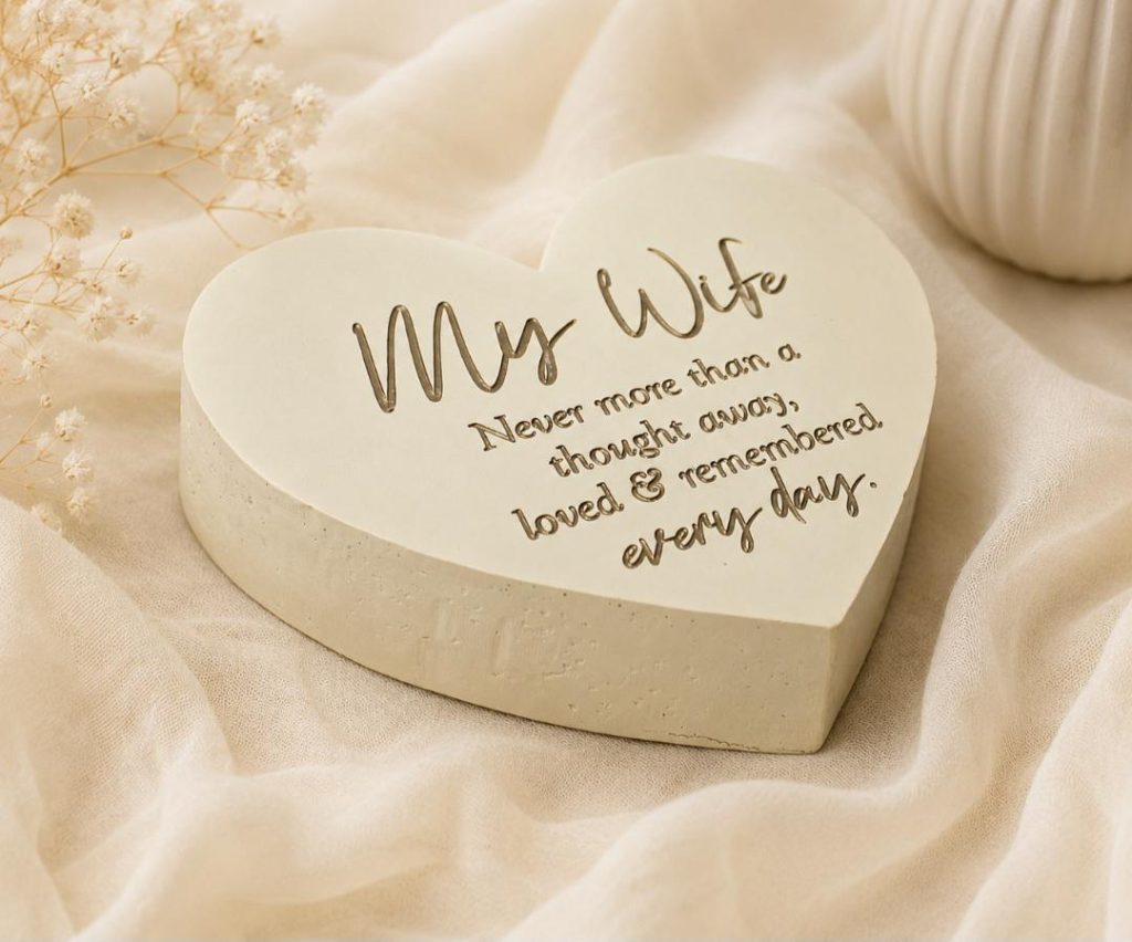 Wife Graveside Memorial Ornament – Heart Plaque